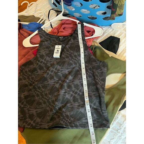 Express Body Contour Black and Gray Marble Cropped High Neck tank top - Picture 6 of 6